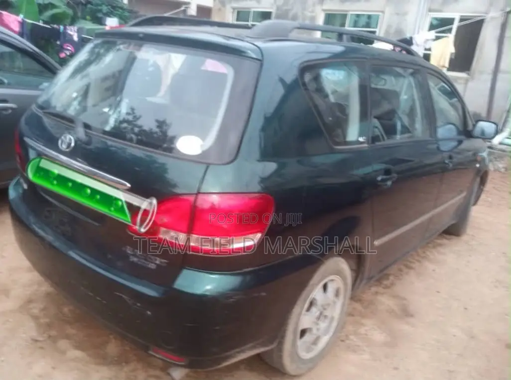 Toyota Corolla Verso 2004 Green