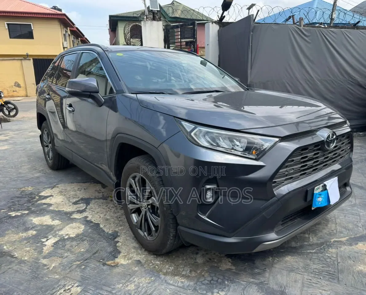 Toyota RAV4 Limited 2025 Gray