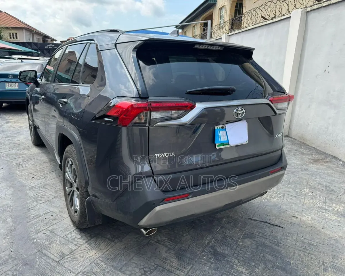 Toyota RAV4 Limited 2025 Gray