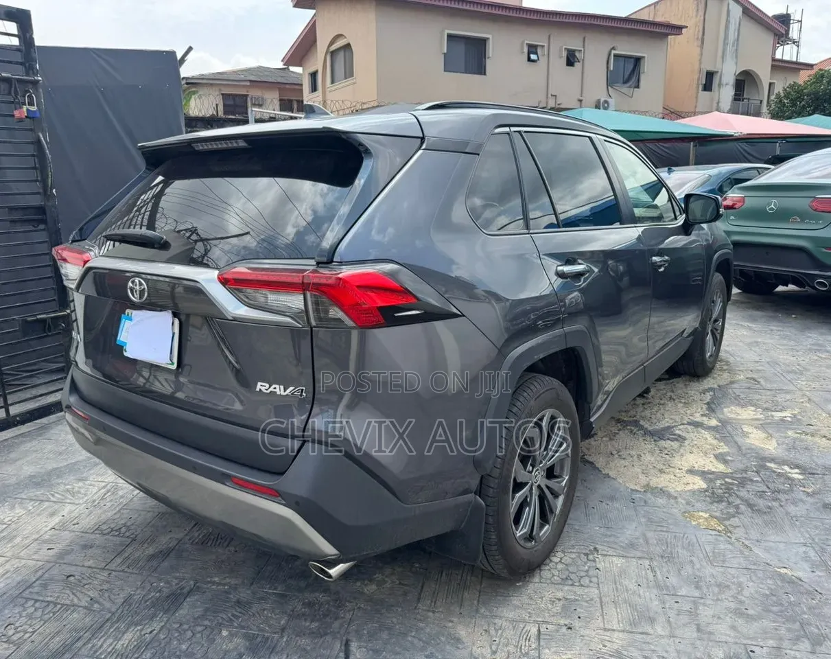 Toyota RAV4 Limited 2025 Gray