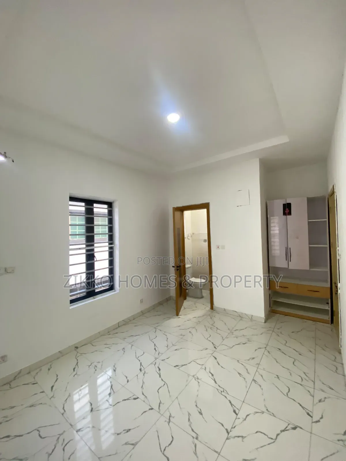 5bdrm Duplex in Chevron for rent