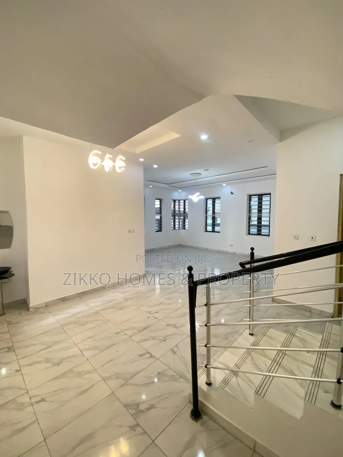 5bdrm Duplex in Chevron for rent