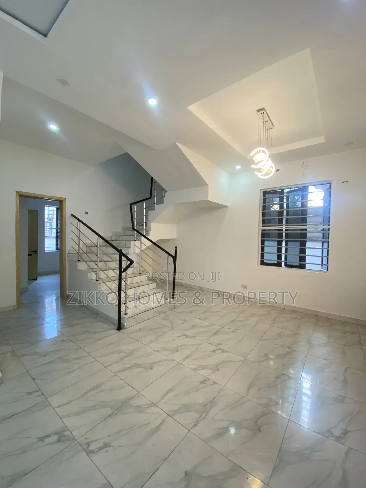 5bdrm Duplex in Chevron for rent