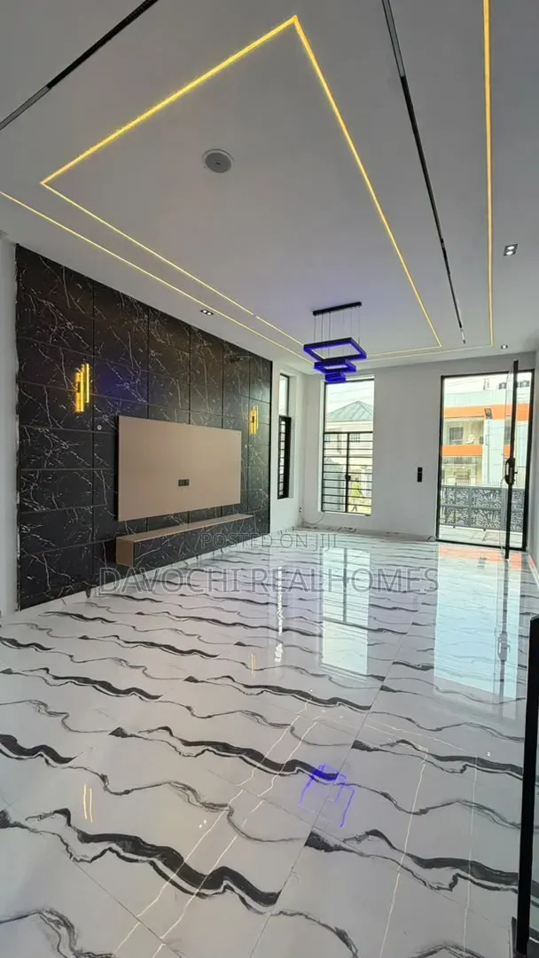 4bdrm Duplex in Ikota for sale