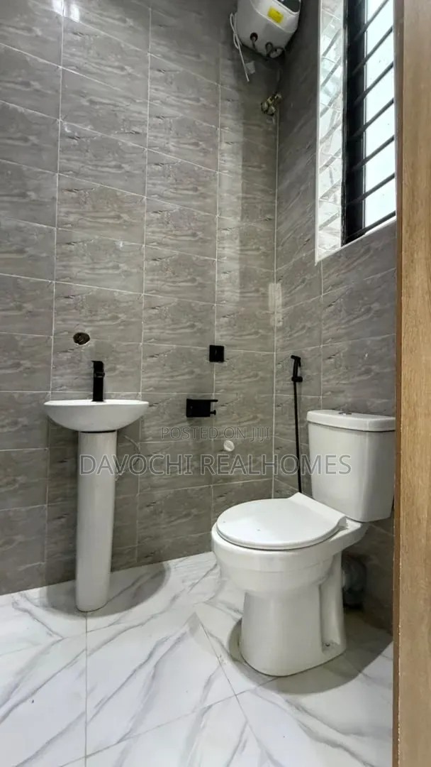 4bdrm Duplex in Ikota for sale