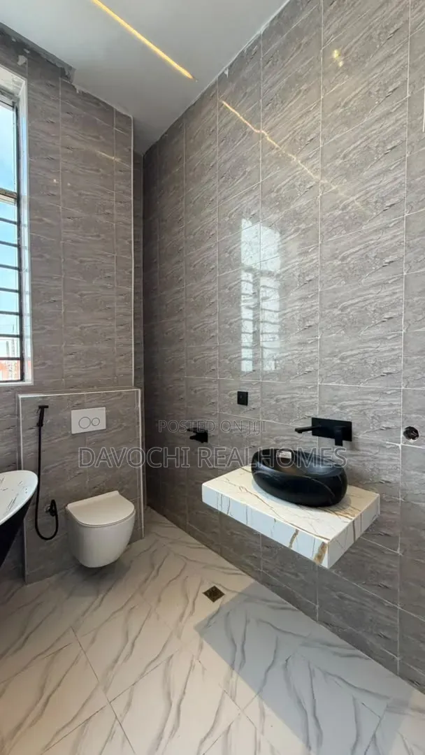 4bdrm Duplex in Ikota for sale