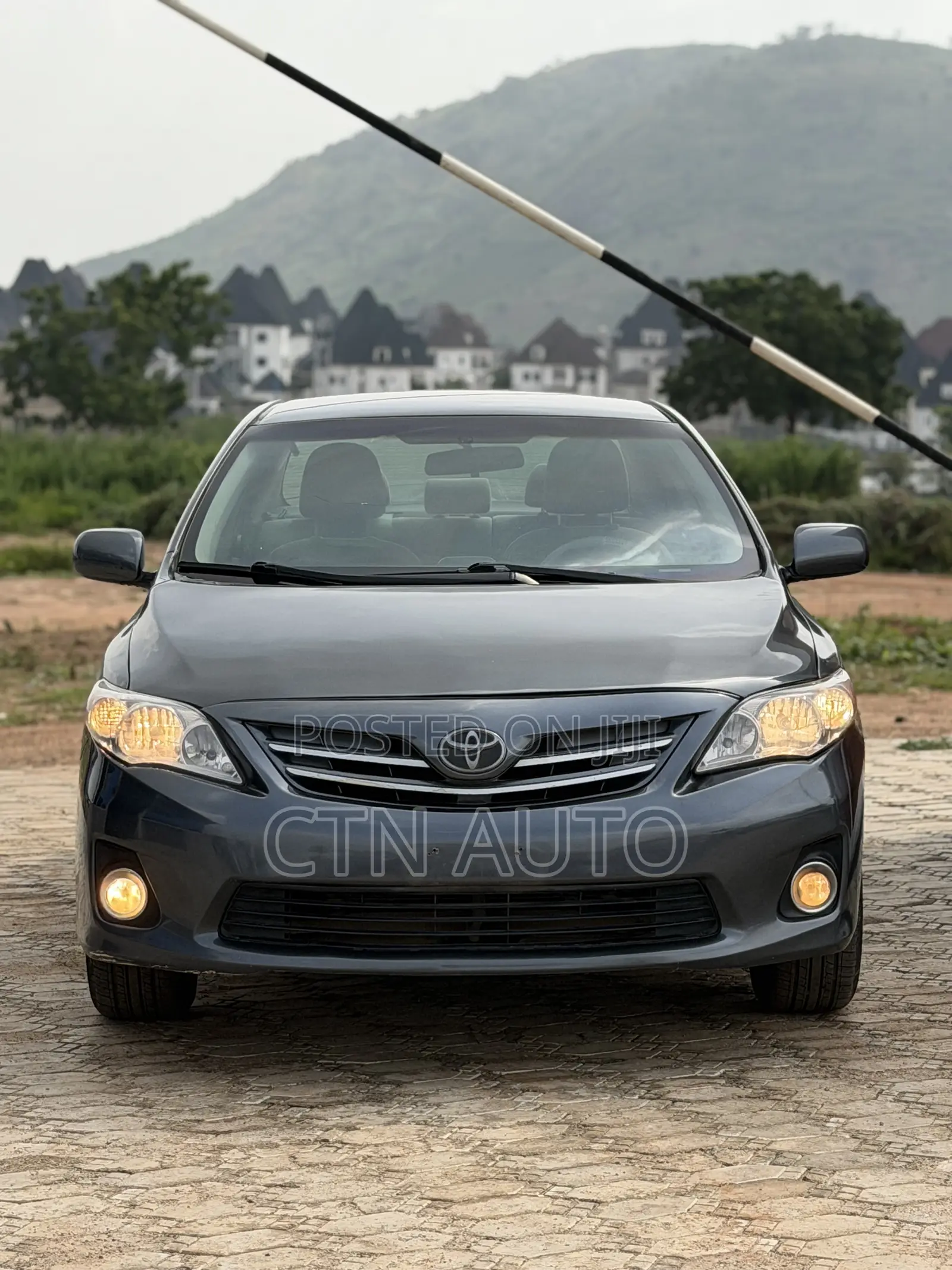 Toyota Corolla LE 4dr Sedan (1.8L 4cyl 4A) 2013 Gray