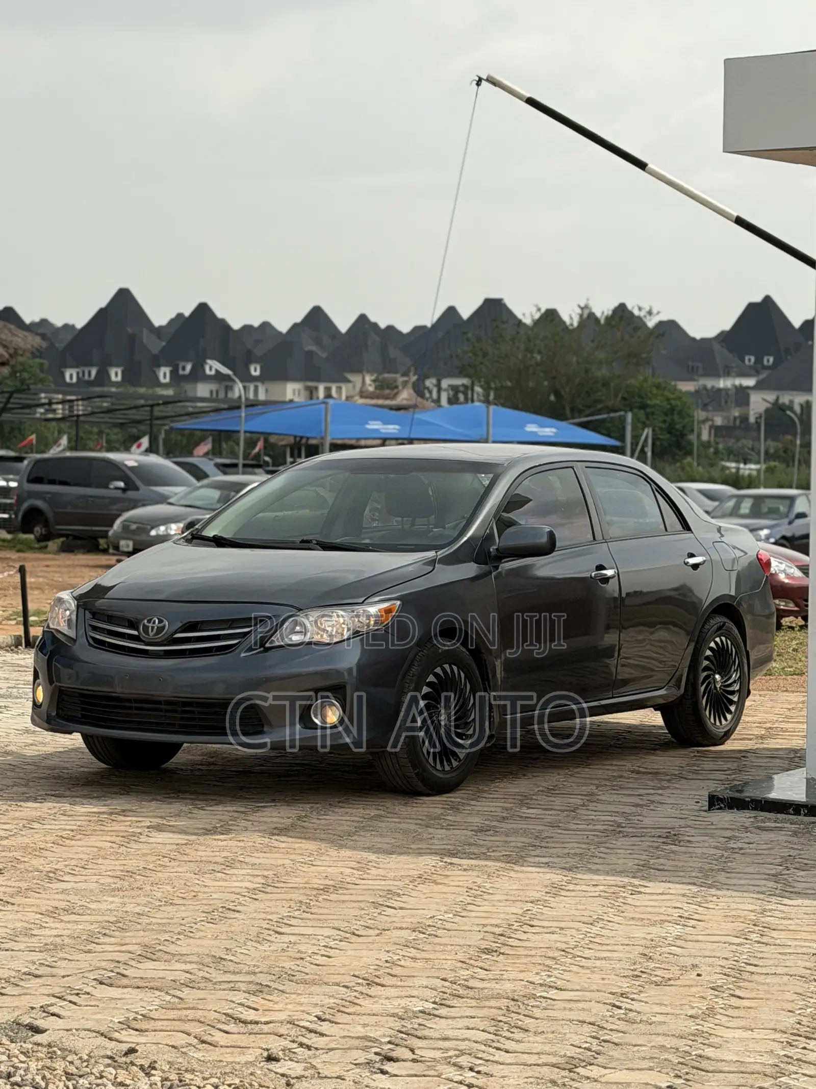 Toyota Corolla LE 4dr Sedan (1.8L 4cyl 4A) 2013 Gray