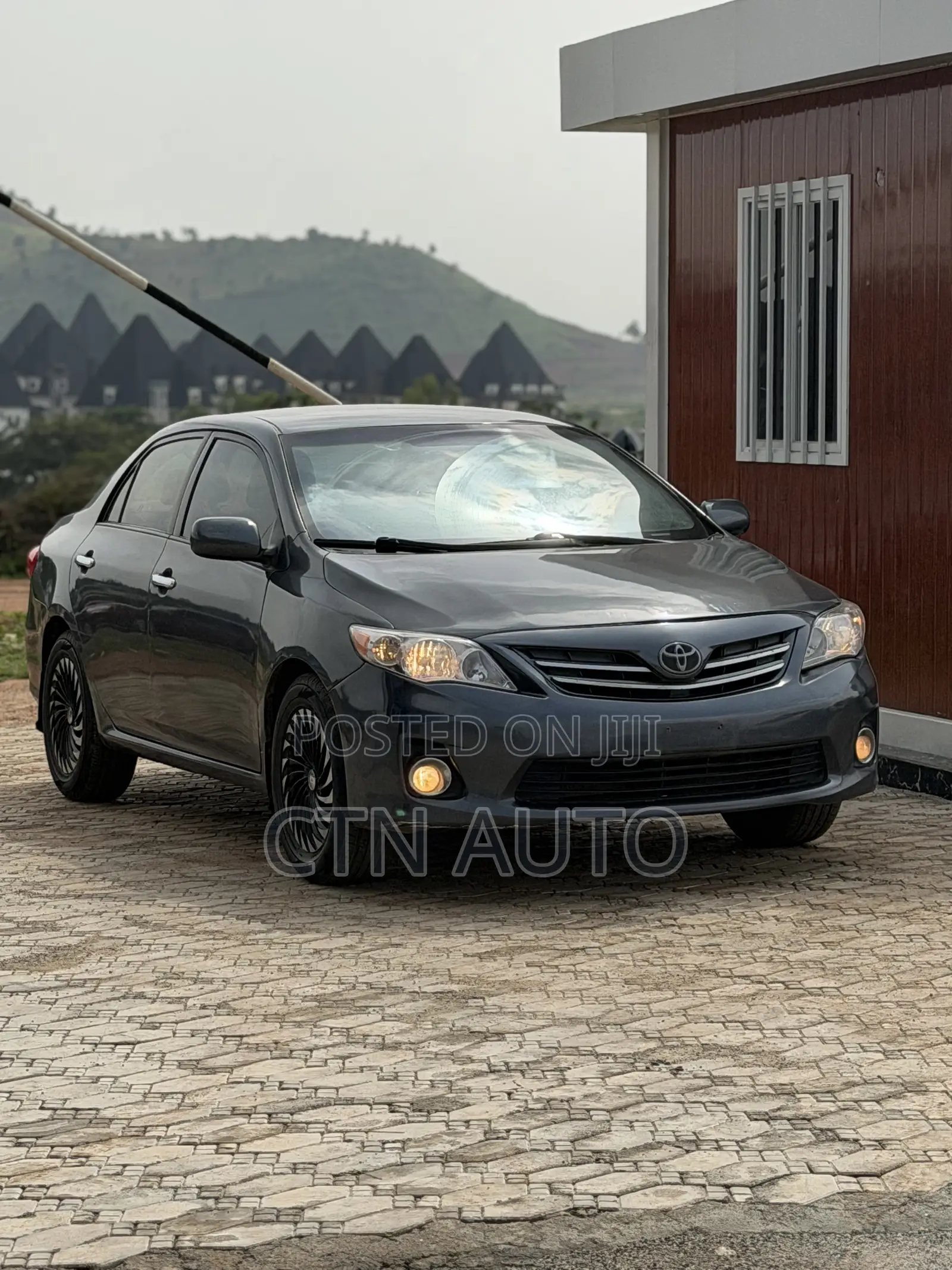 Toyota Corolla LE 4dr Sedan (1.8L 4cyl 4A) 2013 Gray