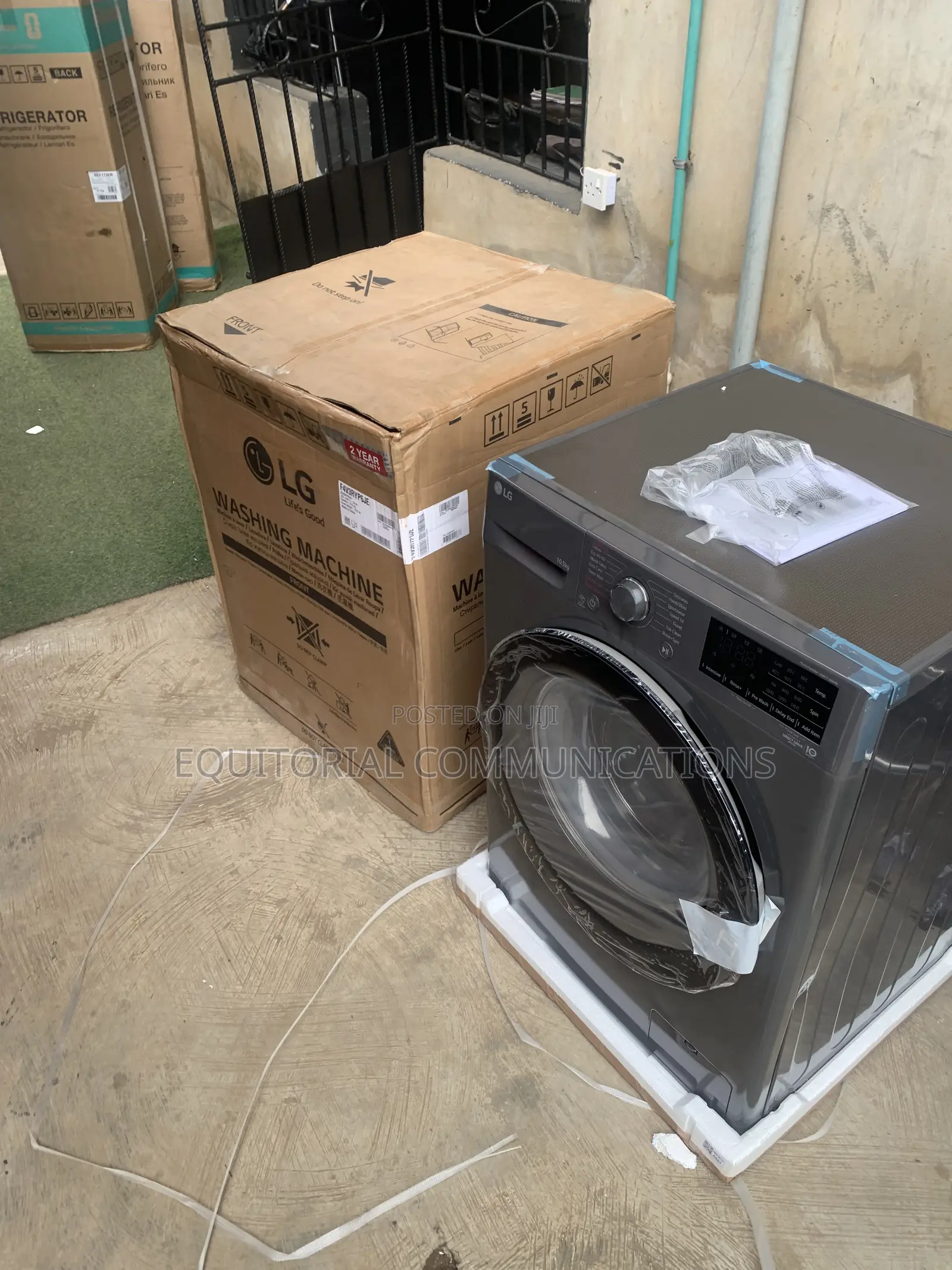 LG F4V3RYP6JE Stylish 10.5KG Front Loading Washing Machine