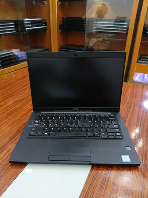 Laptop Dell Latitude 7390 8GB Intel Core i5 SSHD (Hybrid) 256GB