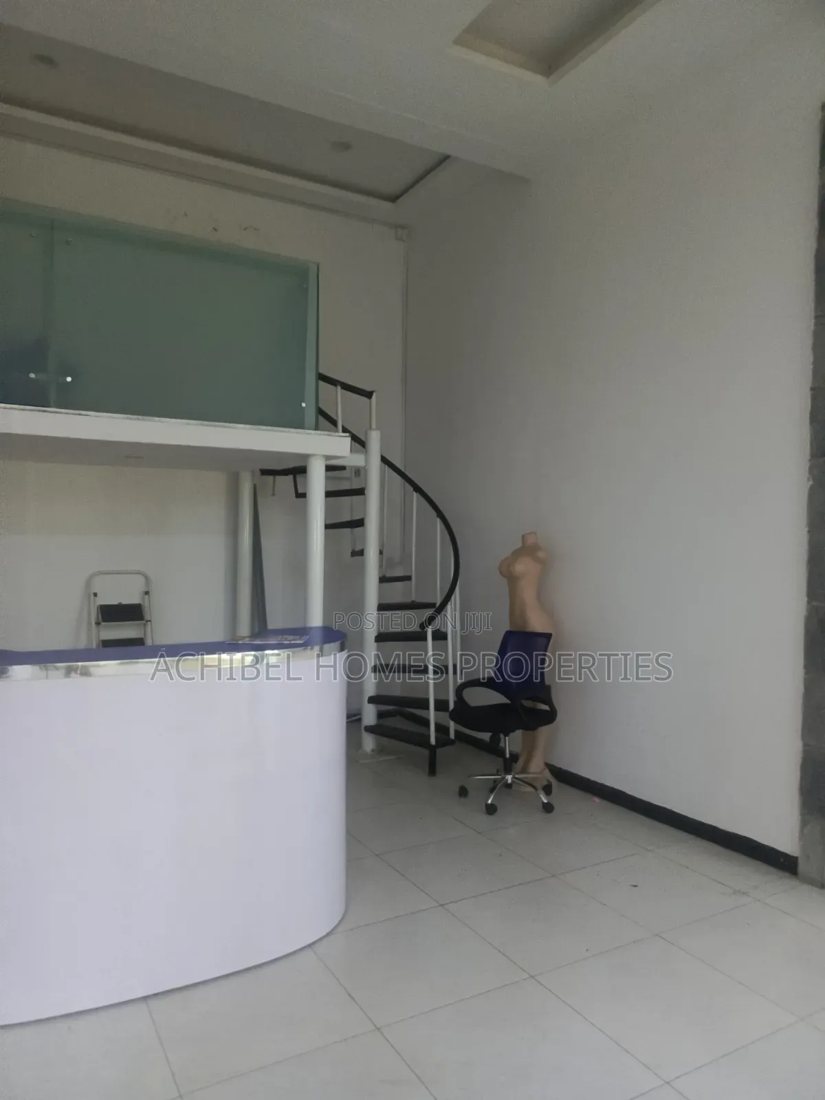 A 42 Square Meter Shop Space