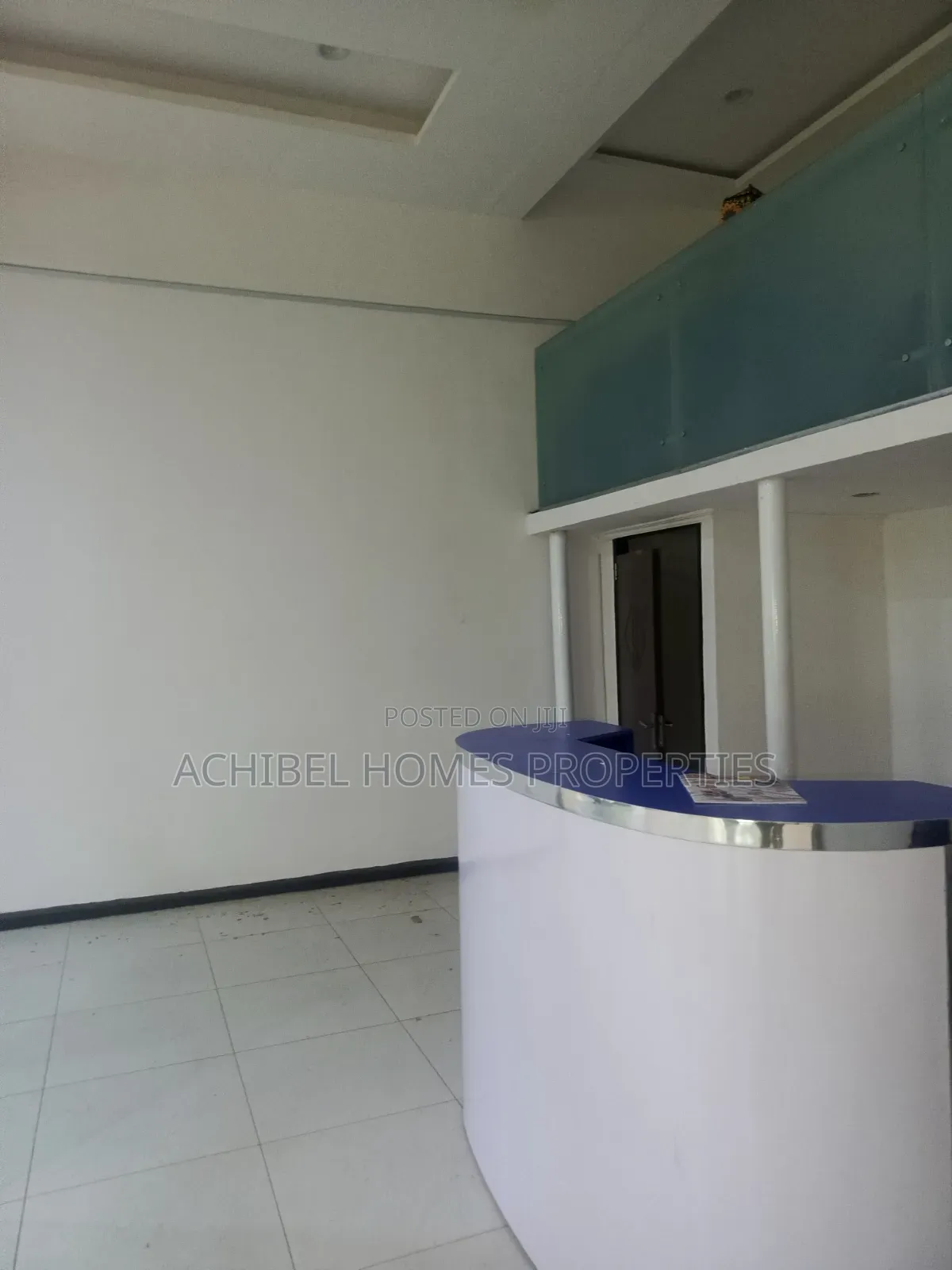 A 42 Square Meter Shop Space