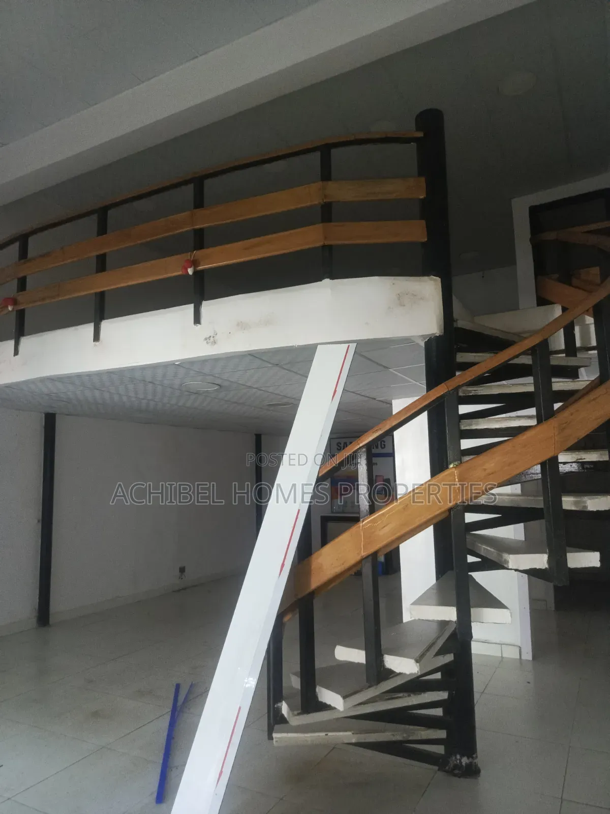 A 100 Square Meter Shop Space