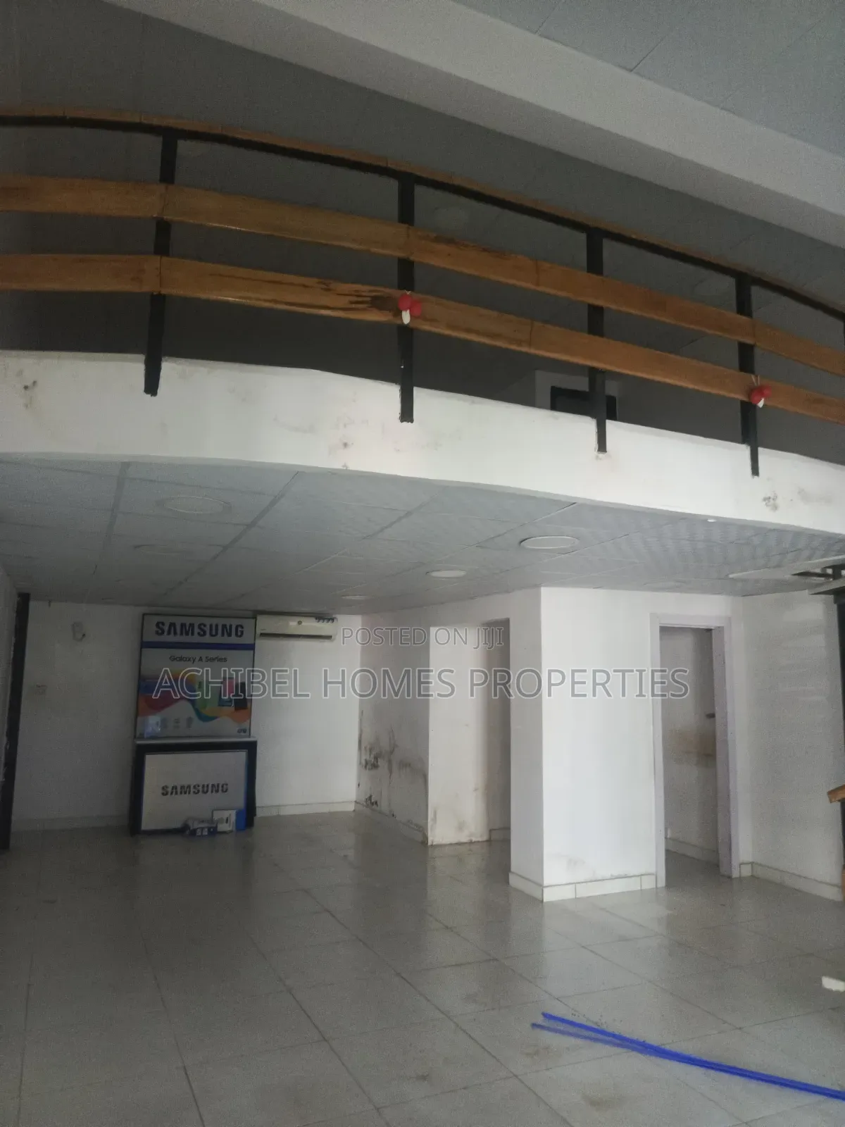 A 100 Square Meter Shop Space