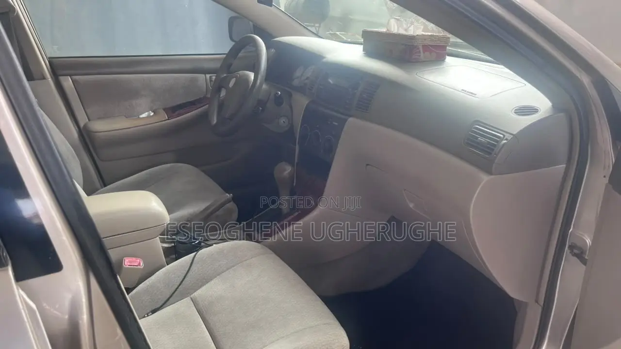 Toyota Corolla 2004 Gold