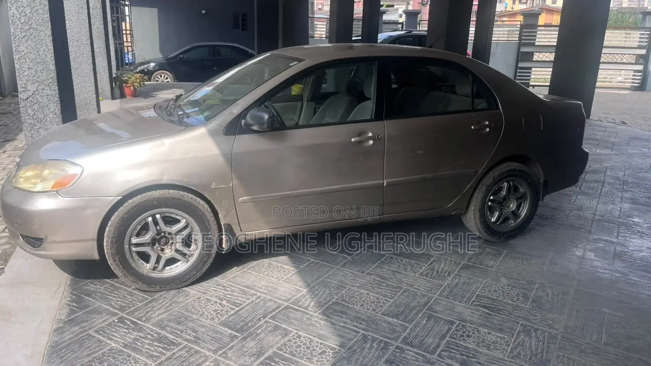 Toyota Corolla 2004 Gold