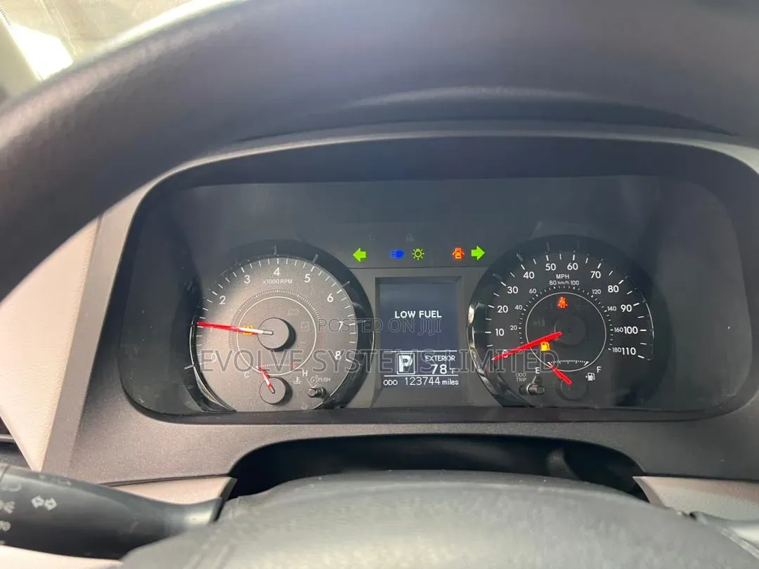 Toyota Sienna LE 8 Passenger (3.5L 6cyl 8A) 2017 Red