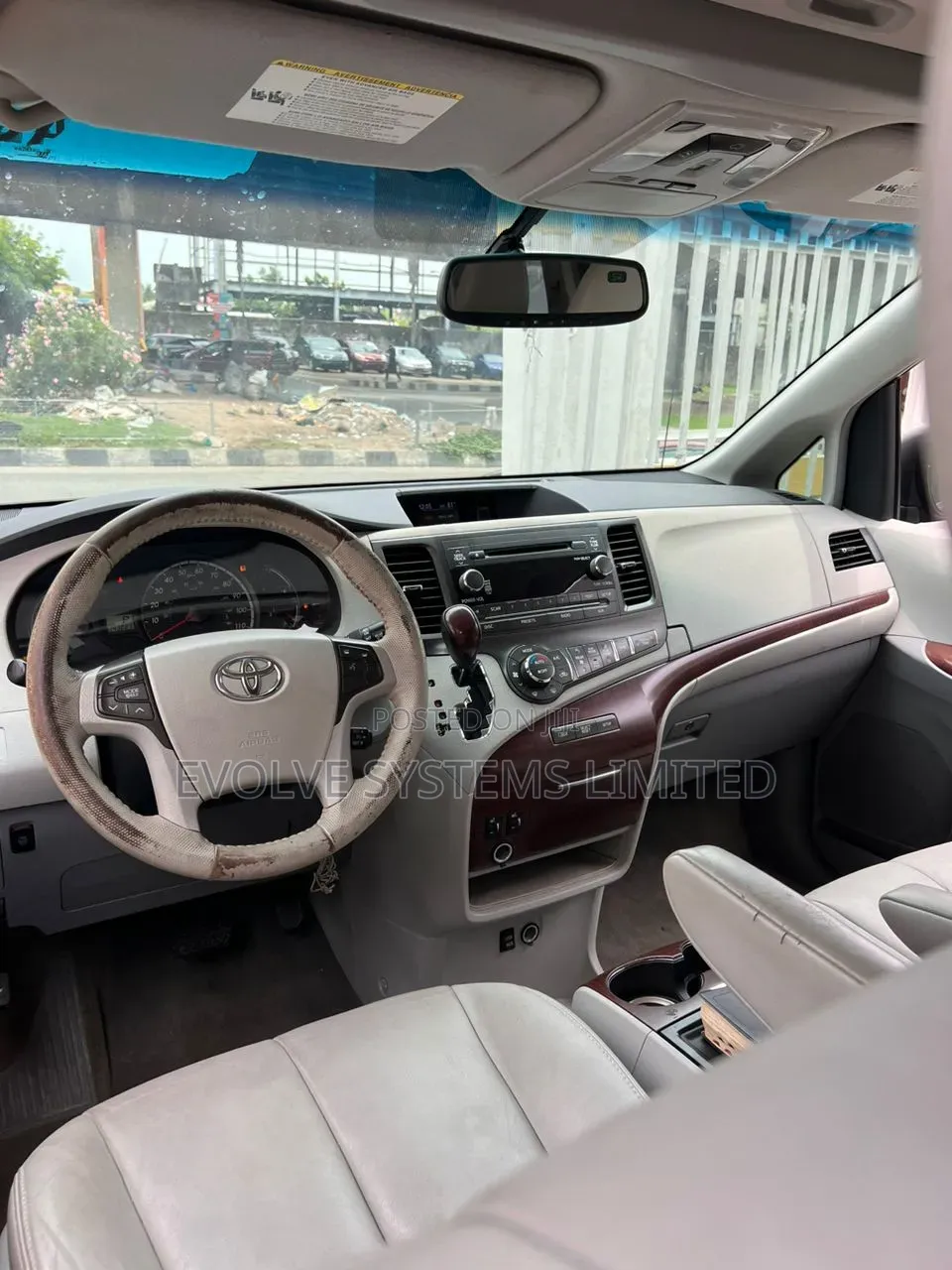 Toyota Sienna LE 8 Passenger (3.5L 6cyl 8A) 2017 Red