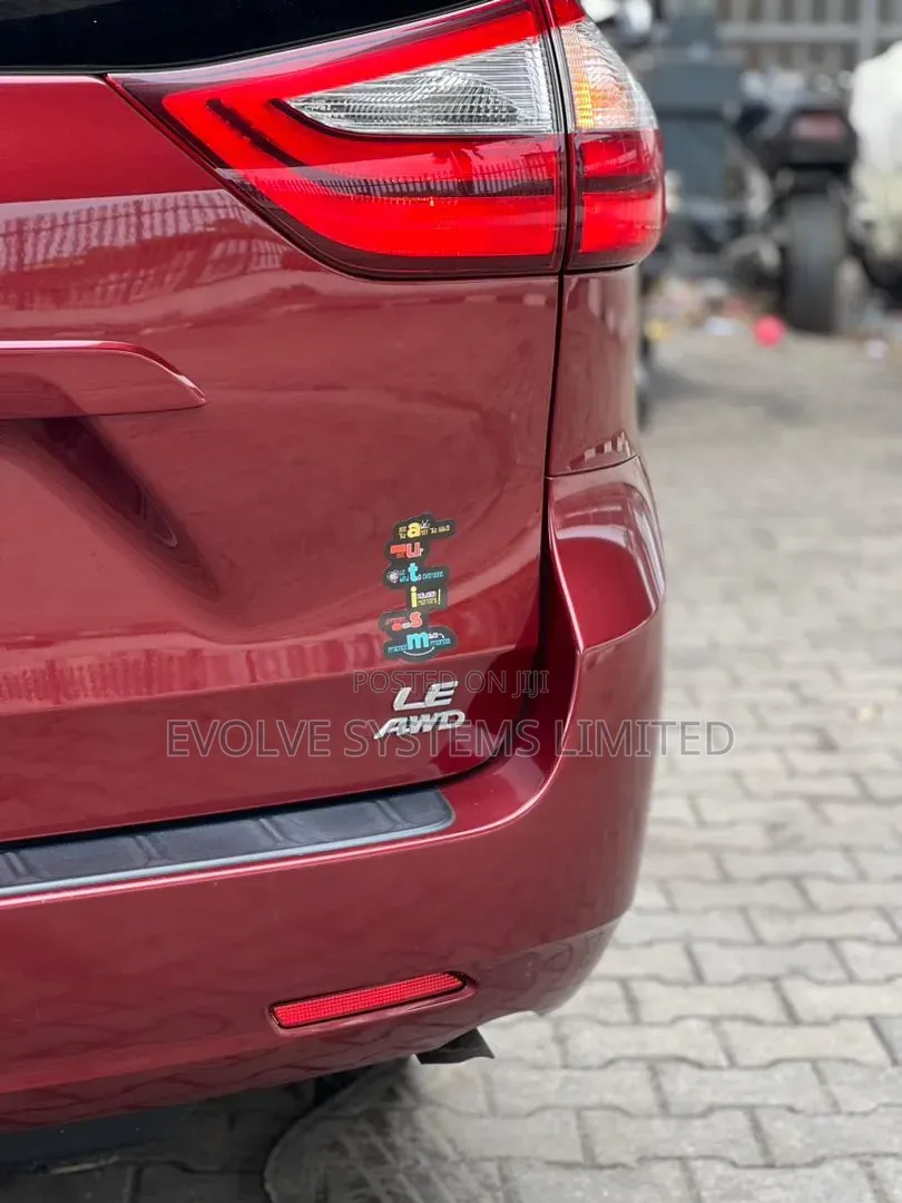 Toyota Sienna LE 8 Passenger (3.5L 6cyl 8A) 2017 Red