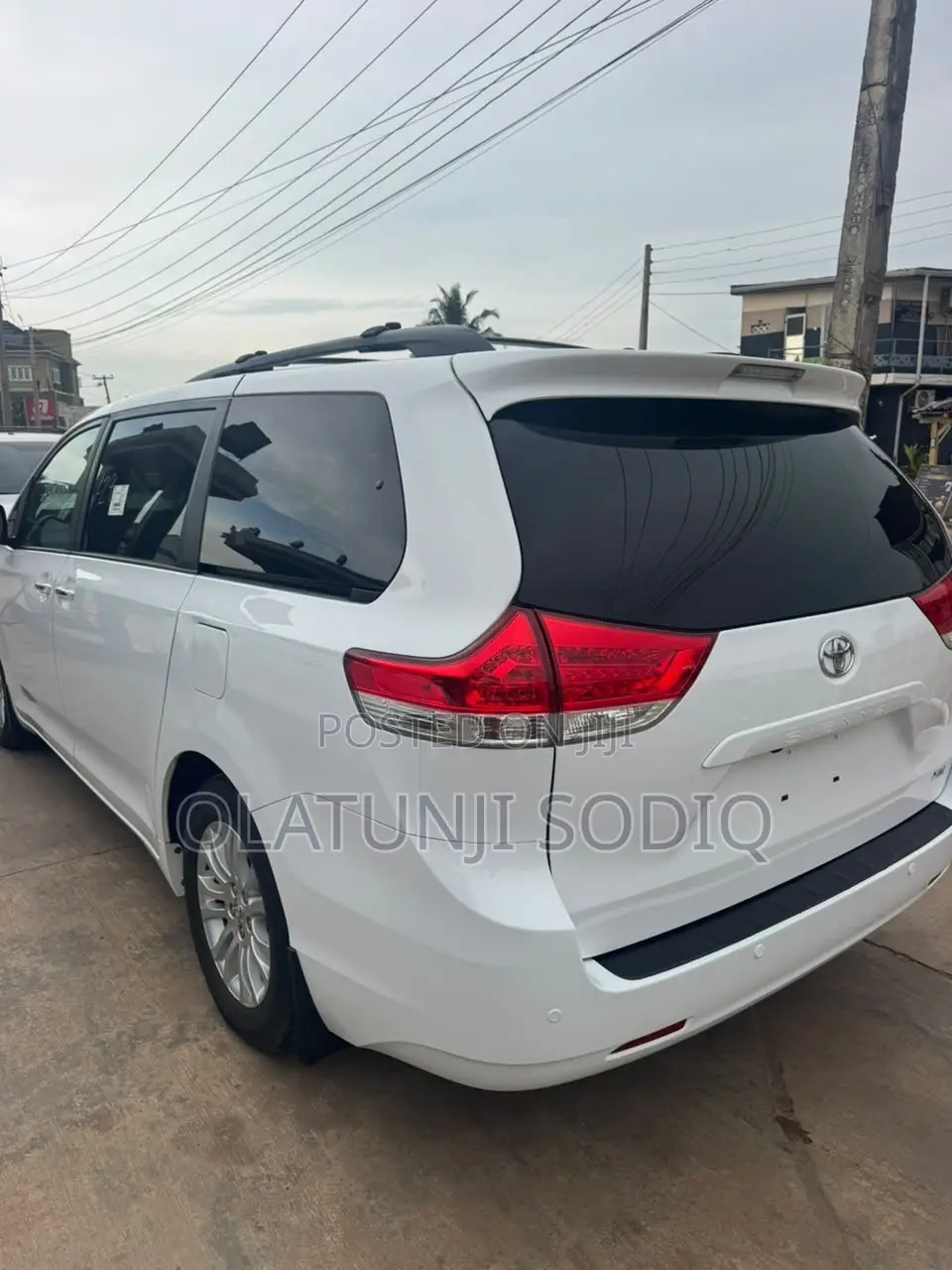 Toyota Sienna XLE 7 Passenger 2011 White