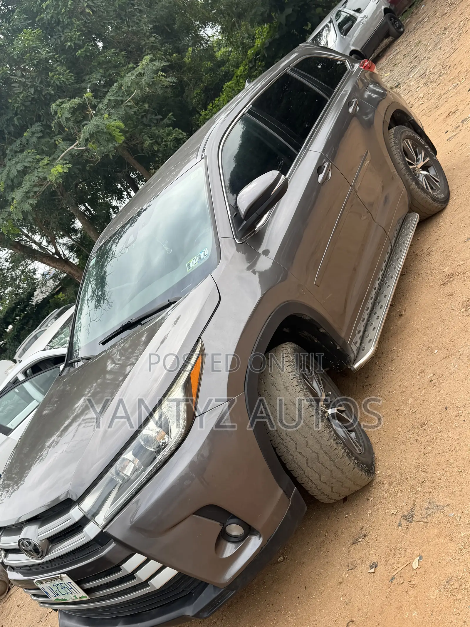 Toyota Highlander LE Plus 4x4 V6 (3.5L 6cyl 8A) 2018 Gray