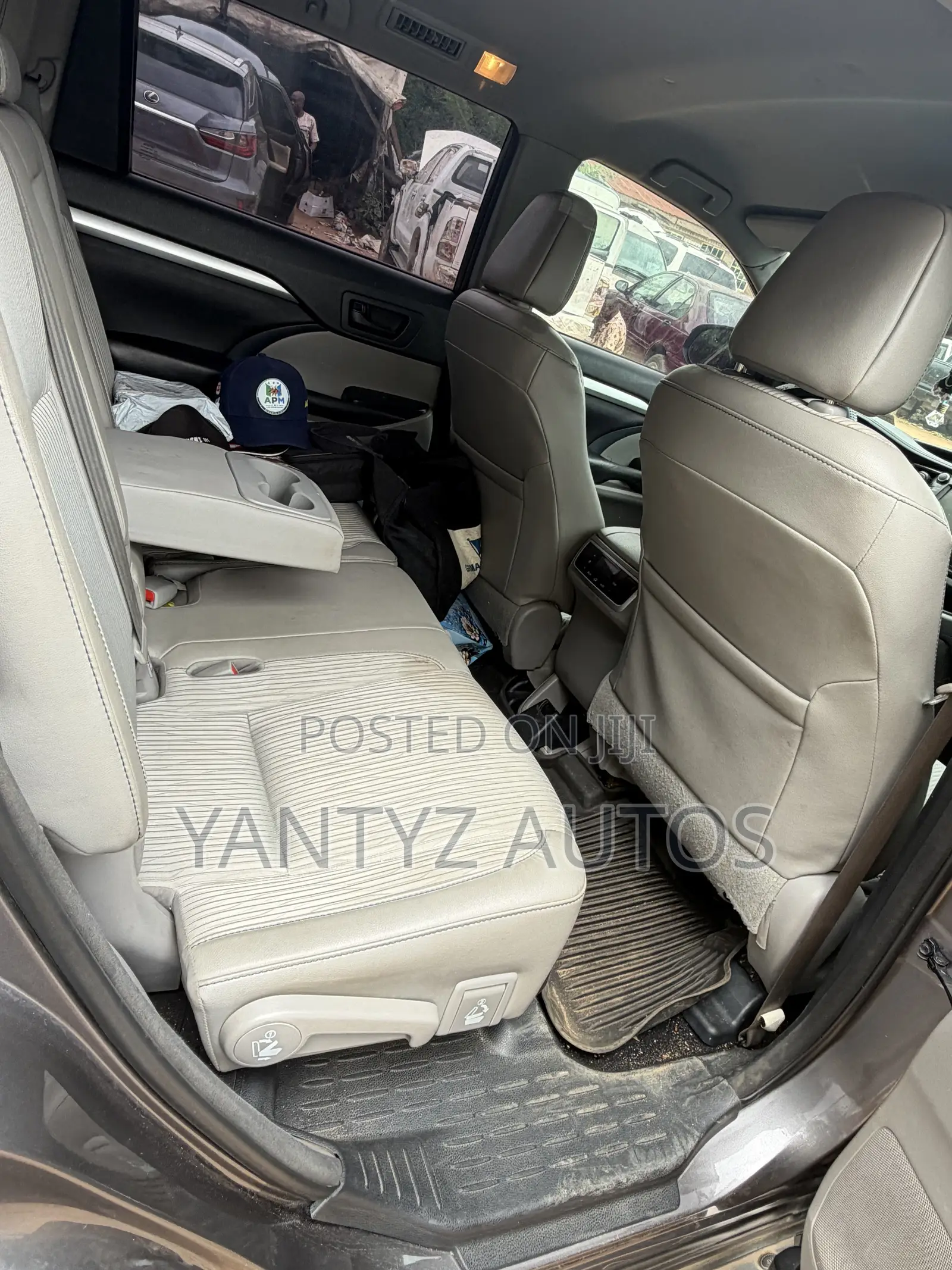 Toyota Highlander LE Plus 4x4 V6 (3.5L 6cyl 8A) 2018 Gray