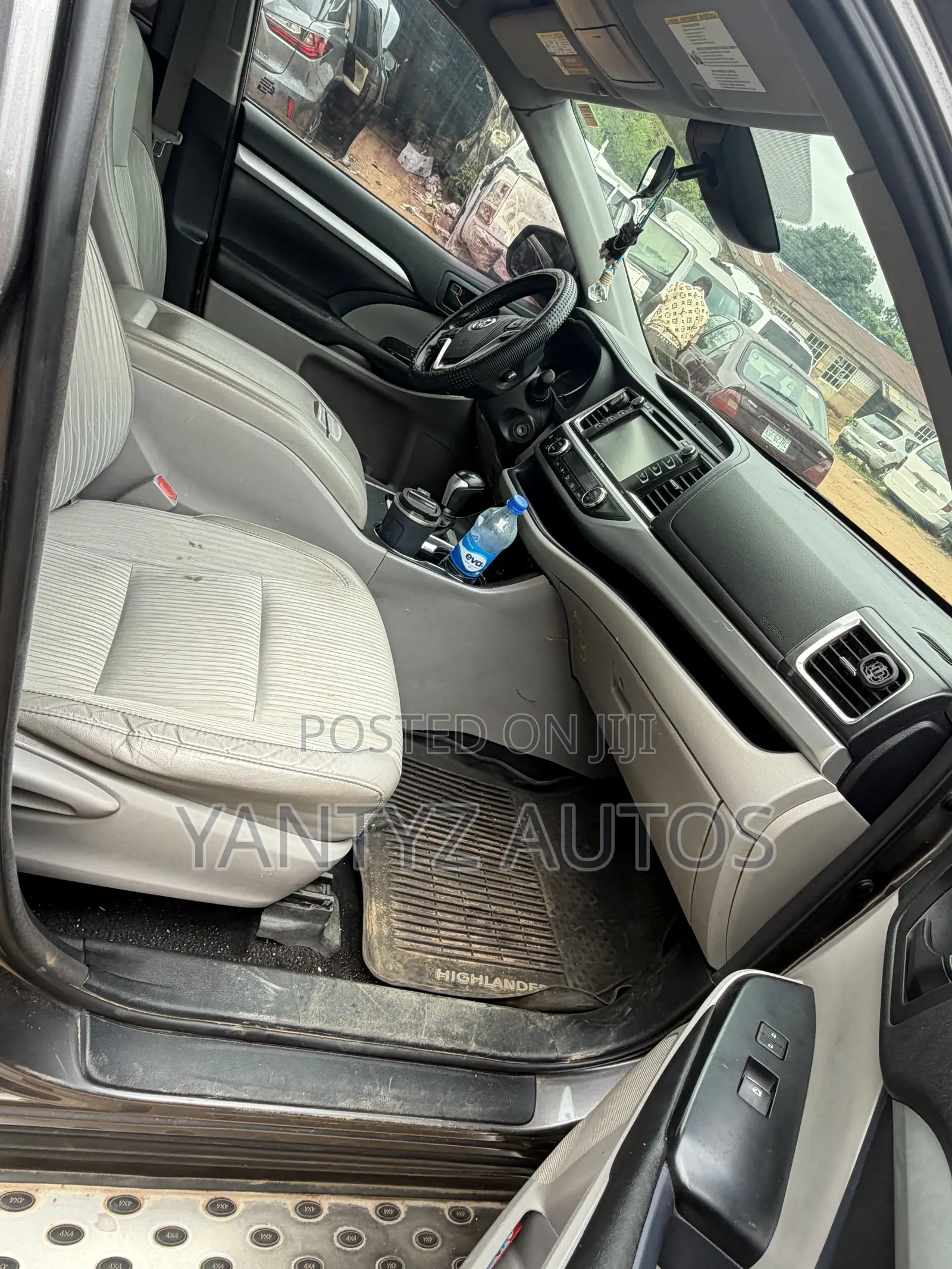 Toyota Highlander LE Plus 4x4 V6 (3.5L 6cyl 8A) 2018 Gray