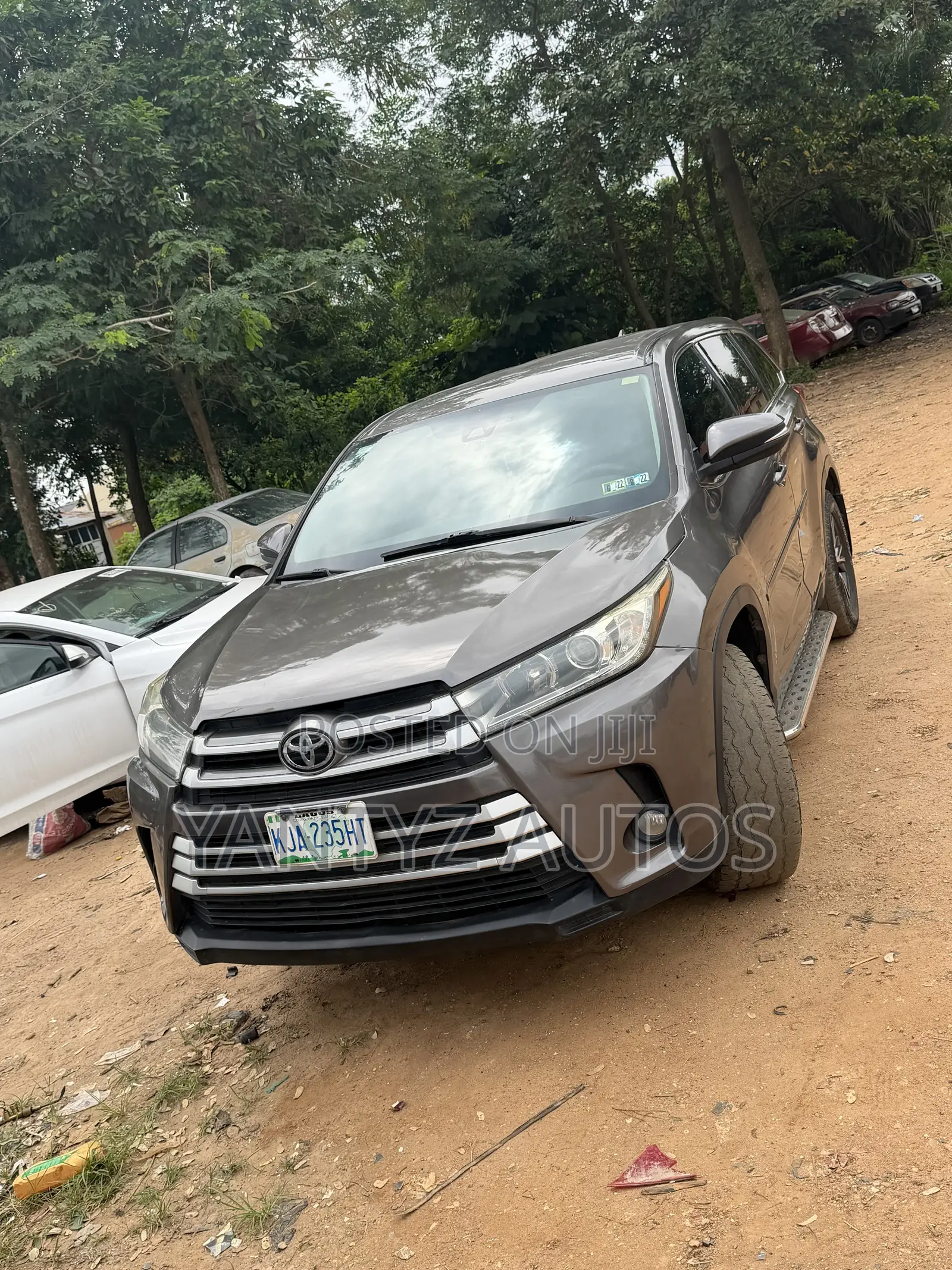 Toyota Highlander LE Plus 4x4 V6 (3.5L 6cyl 8A) 2018 Gray