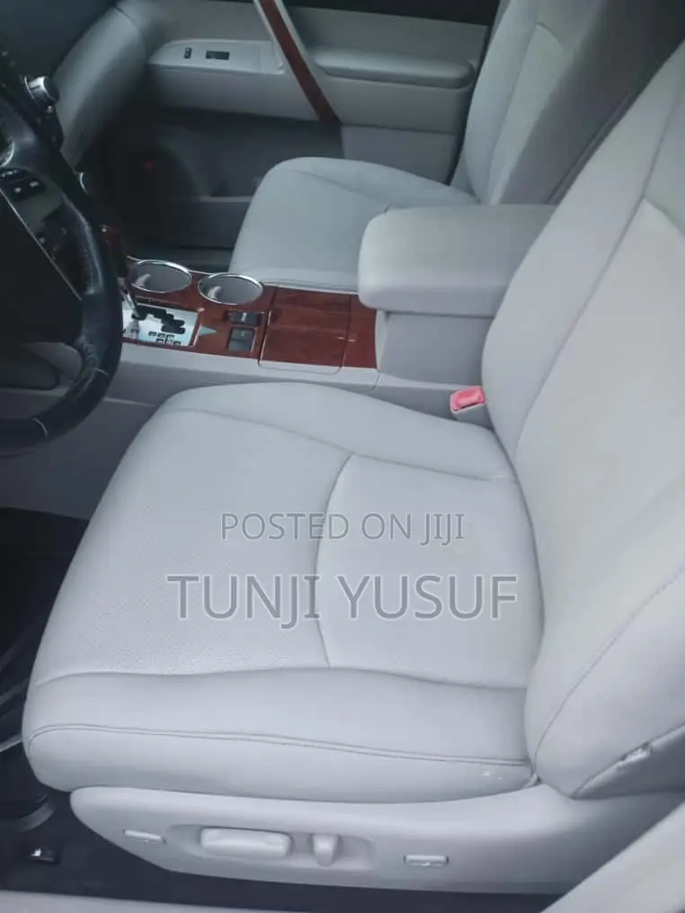 Toyota Highlander Limited 2012 White