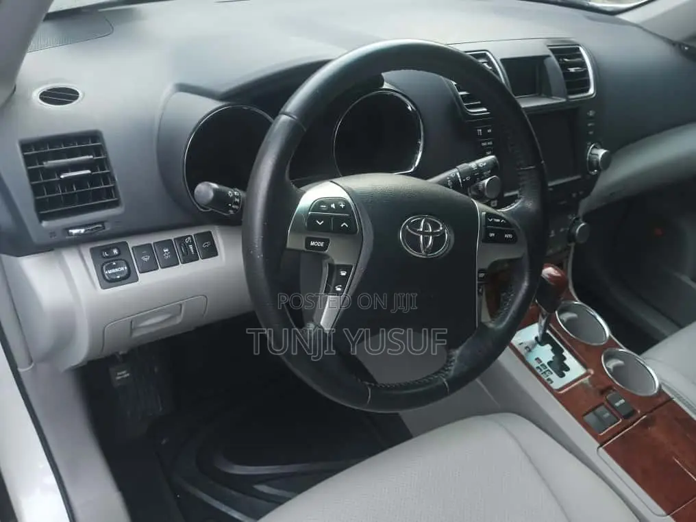 Toyota Highlander Limited 2012 White
