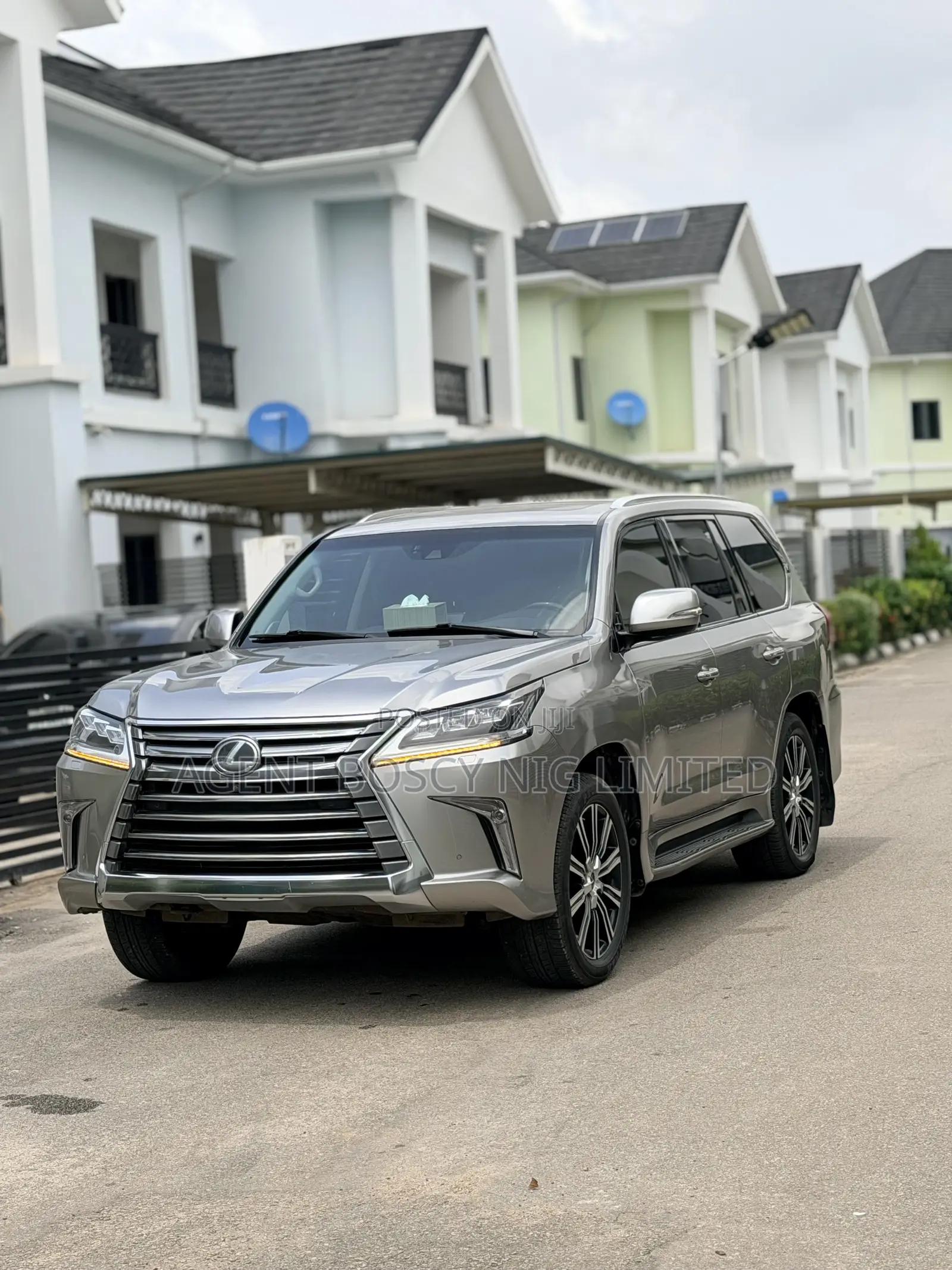Lexus LX 570 AWD 2018 Gold