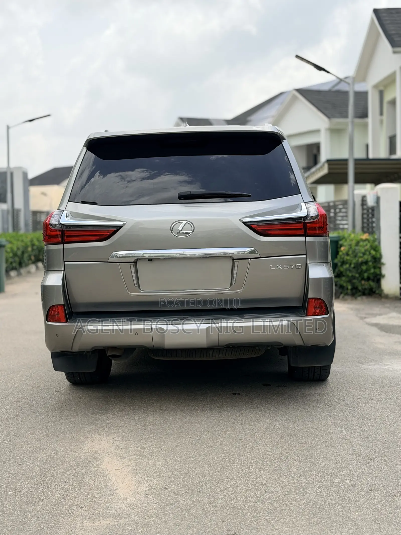 Lexus LX 570 AWD 2018 Gold