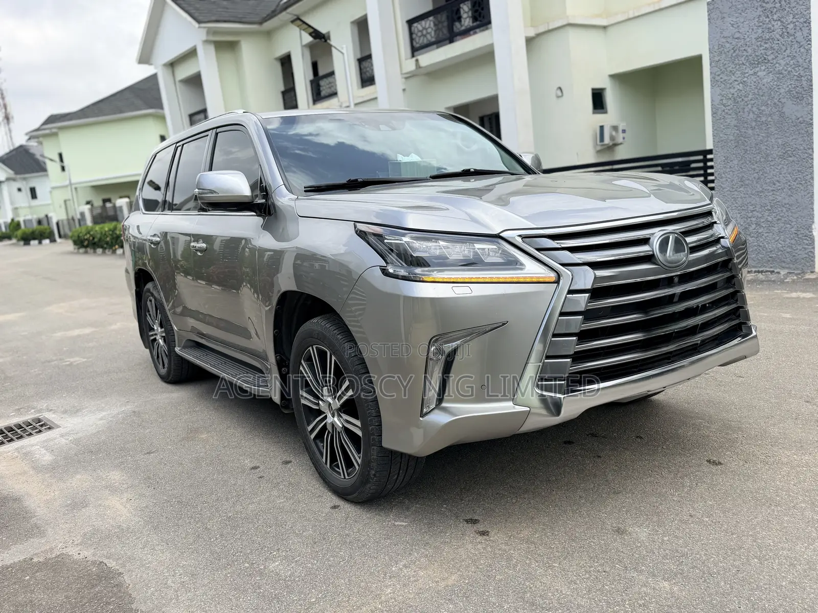 Lexus LX 570 AWD 2018 Gold