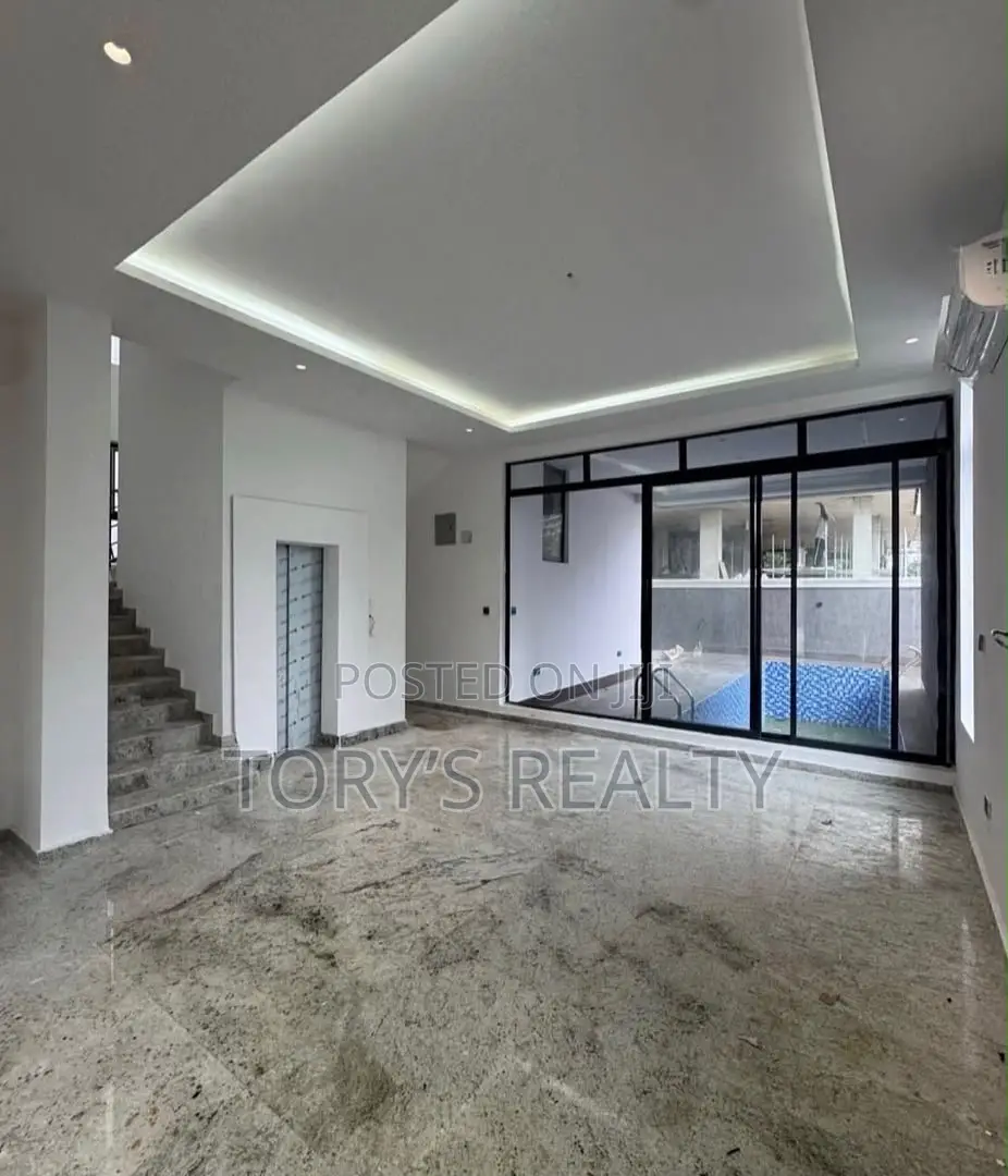 5bdrm Duplex in Banana Island for sale