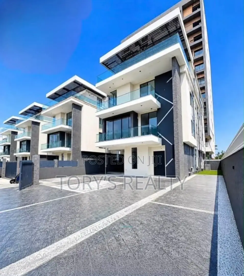 5bdrm Duplex in Banana Island for sale