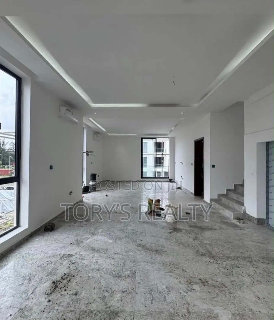 5bdrm Duplex in Banana Island for sale