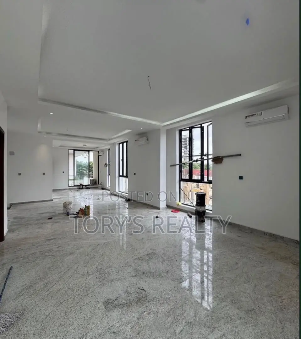 5bdrm Duplex in Banana Island for sale