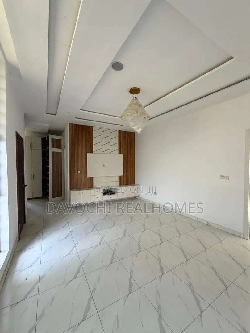 5bdrm Duplex in Osapa london for sale