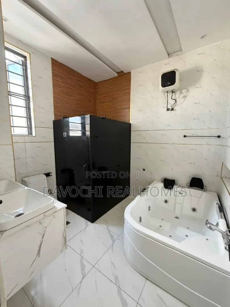 5bdrm Duplex in Osapa london for sale