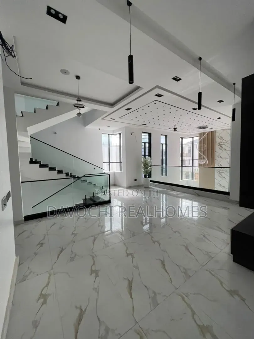 5bdrm Duplex in Osapa london for sale