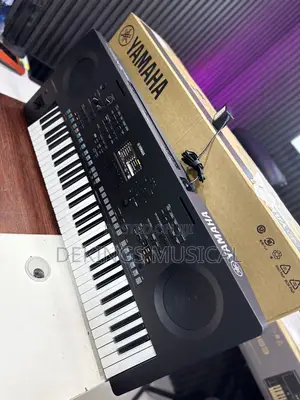 Original Yamaha PSR-SX620 61-Key Arranger Workstation Keyboard.