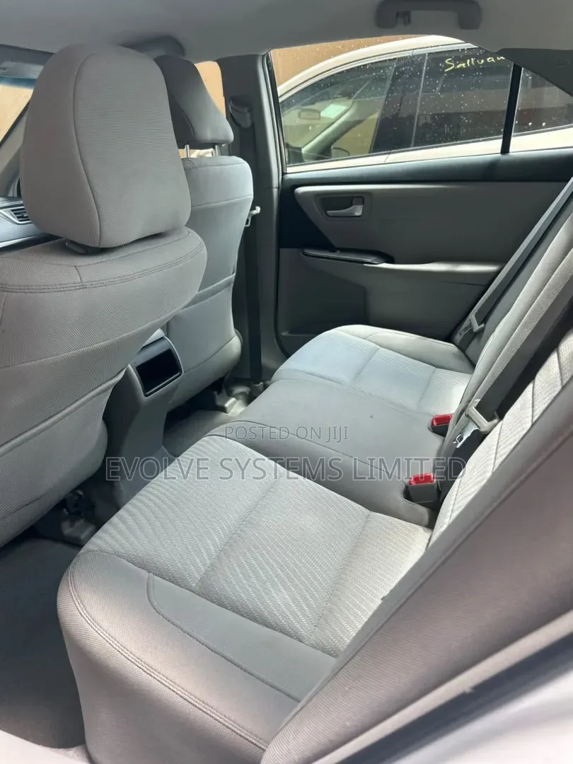 Toyota Camry LE 4dr Sedan (2.5L 4cyl 6A) 2017 White