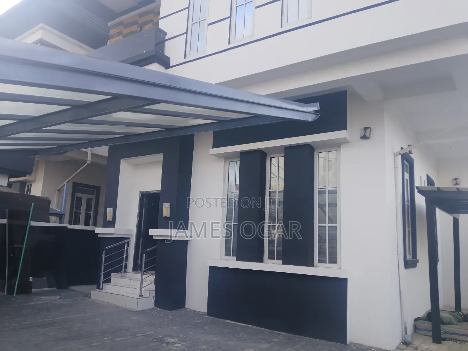 4bdrm Duplex in Ikota Villa for sale