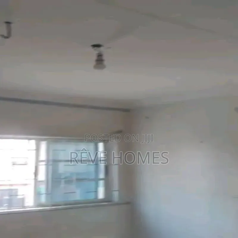 Studio Apartment in Adekunle for rent