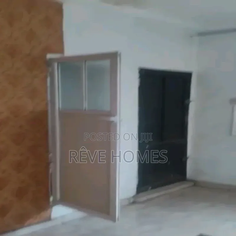 Studio Apartment in Adekunle for rent