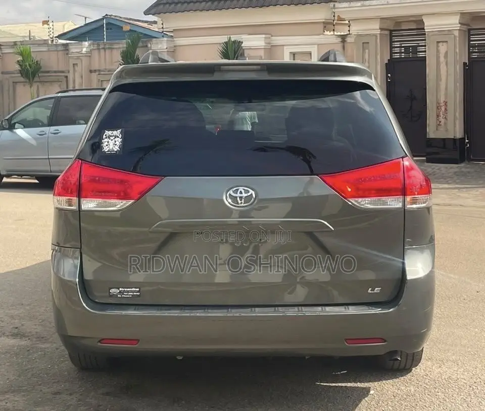 Toyota Sienna LE 7 Passenger Mobility 2012 Gray