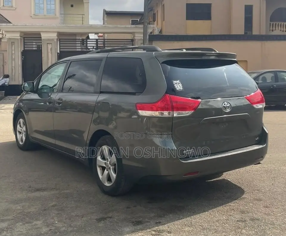 Toyota Sienna LE 7 Passenger Mobility 2012 Gray