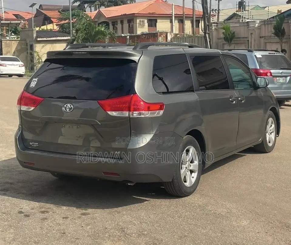 Toyota Sienna LE 7 Passenger Mobility 2012 Gray