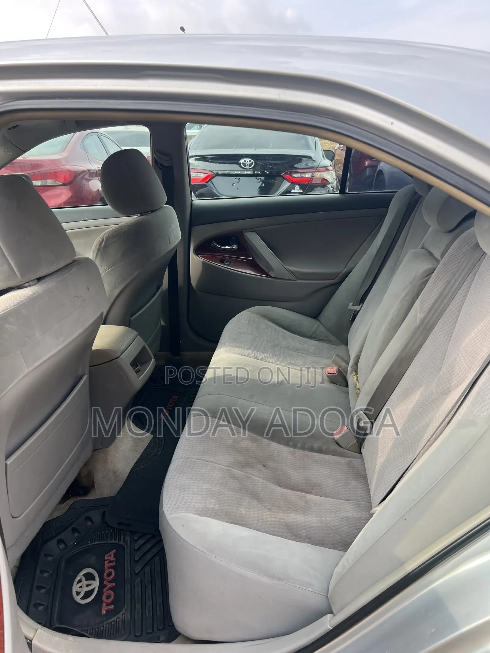 Toyota Camry Base 4dr Sedan (2.5L 4cyl 6M) 2010 Silver